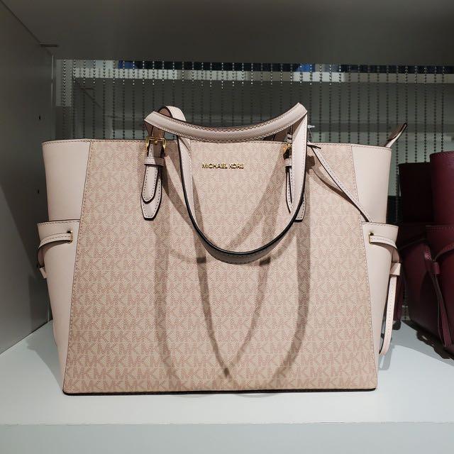 Michael Kors Mini Bag, Women's Fashion, Bags & Wallets, Purses & Pouches on  Carousell