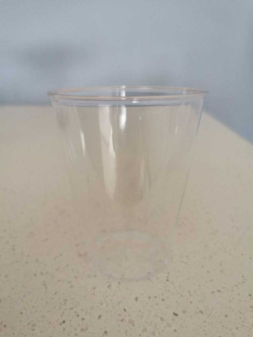 250ml Reusable Solid Thick plastic cups (Category: Coffee & Tea Tableware) located in Singapore. Submitted by m_chua (Listing ID 1143123776, Image 3). Description: 250ml Reusable solid thick plastic cups used on airplane suitable for making desserts 20 pieces for $10 PM for more photo or video self collection at BP only..