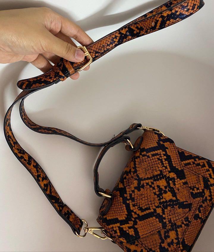 SHEIN Snake skin sling bag