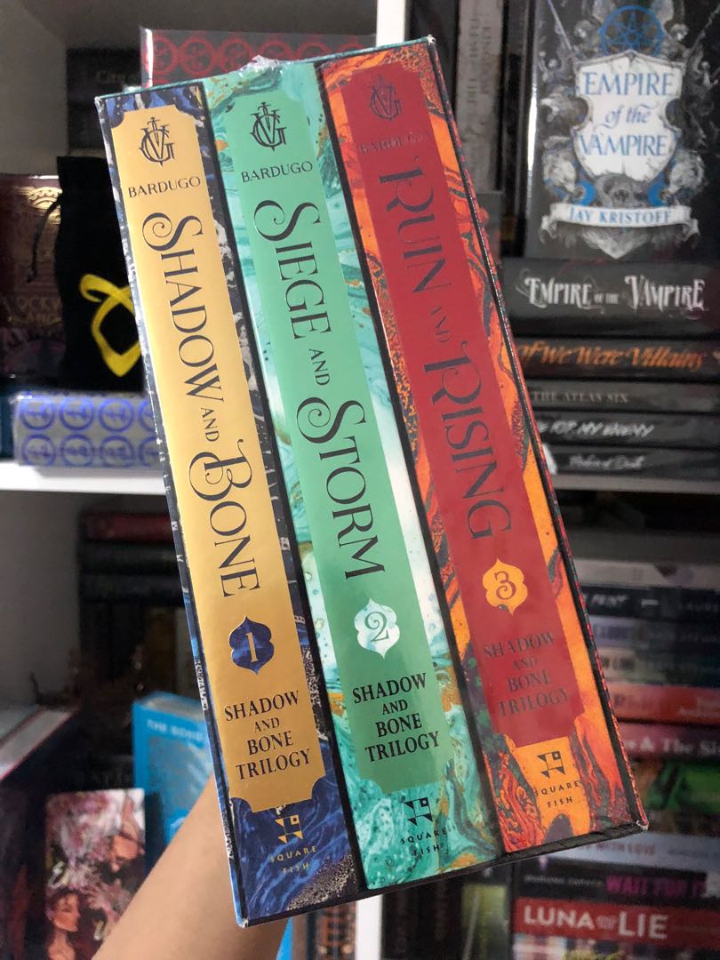 The Shadow and Bone trilogy box set (PB) - Leigh Bardugo, Hobbies ...