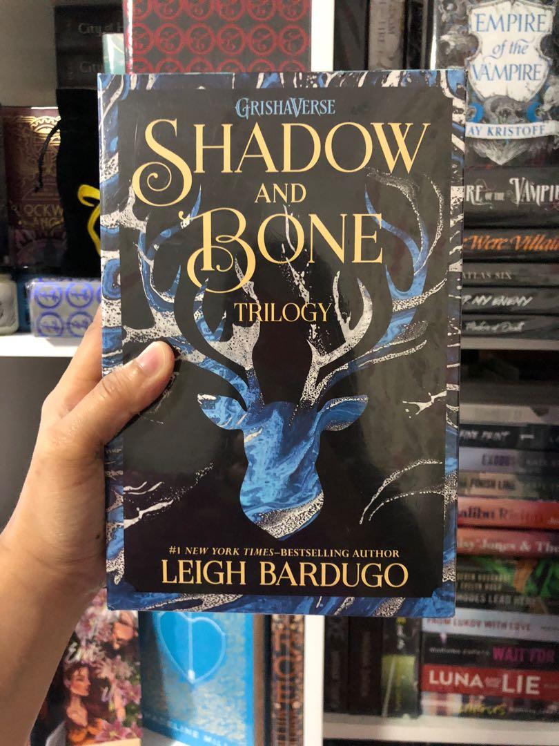 The Shadow and Bone trilogy box set (PB) - Leigh Bardugo, Hobbies ...