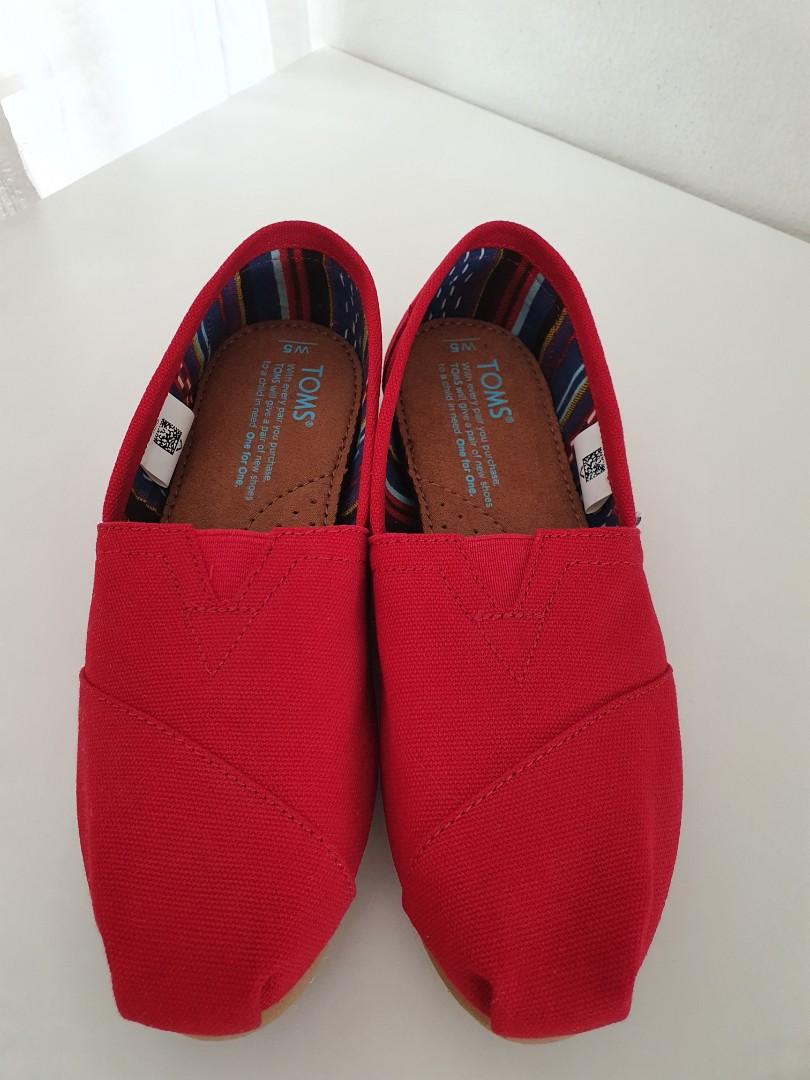 toms canvas pumps