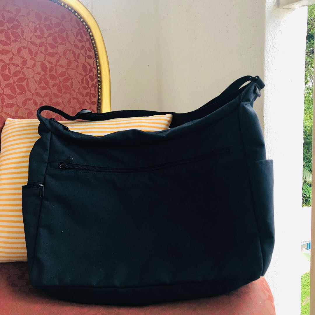 Uniqlo Laptop Bag, Men's Fashion, Bags, Sling Bags on Carousell