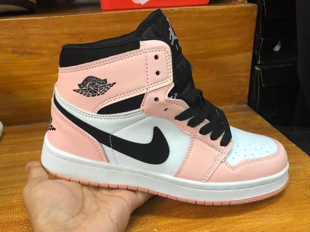 Very nice Nike shoes Women s Fashion Footwear Sneakers on Carousell