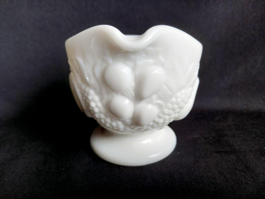 Vintage WESTMORELAND GLASS Della Robbia creamer server, milk glass