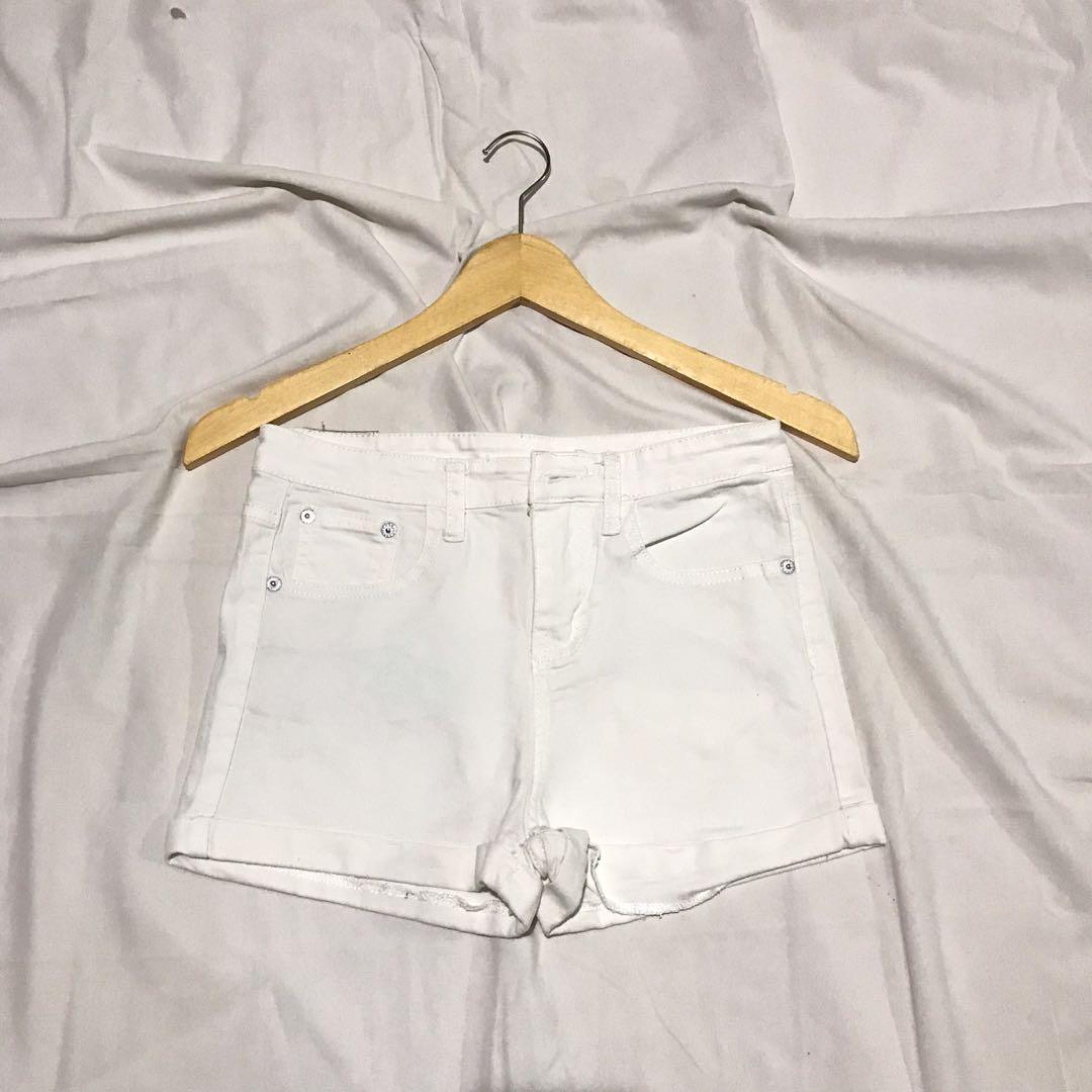 White highwaisted hotpants (denim 