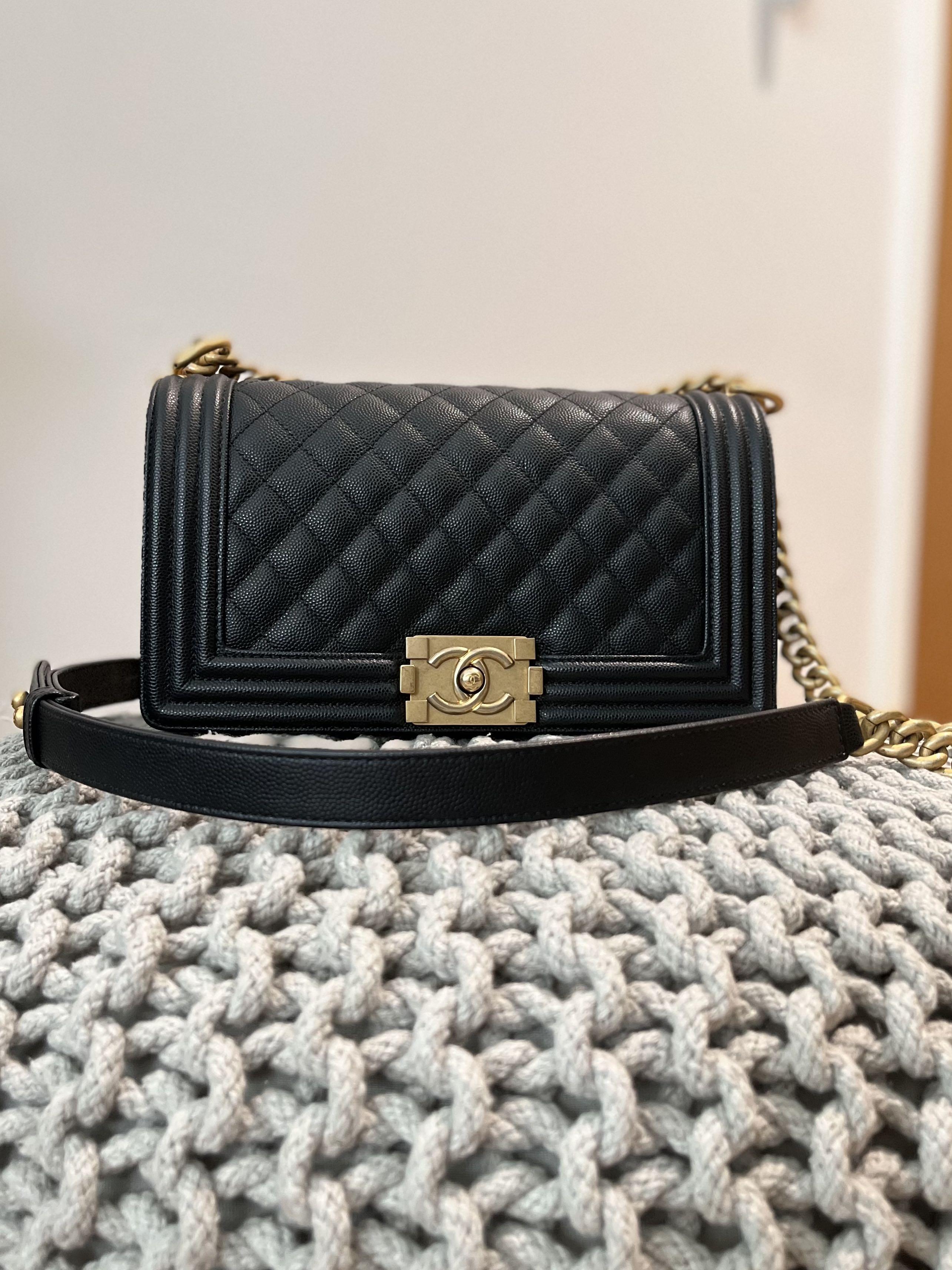 Chanel boy black caviar deals