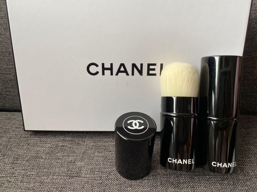 Chanel PINCEAU KABUKI RÉTRACTABLE Brush, Beauty & Personal Care, Face,  Makeup on Carousell