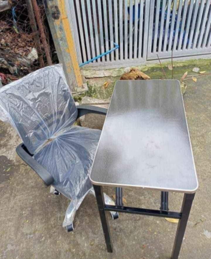 COMPUTER TABLES FOLDING AND OFFICE CHAIR (Category: Tables & Sets) located in Quezon City. Submitted by masculino (Listing ID 1143288072, Image 2). Description: AVAILABLE✔️ COMPUTER FOLDING TABLE ❤️❤️ BODEGA PRICE‼️✔️ 80X40✔️ 90X60✔️ 100X40✔️ 120X40✔️ 100X60✔️ 120X60✔️ COD!w/DELIVERY CHARGE✔️ TRHU GCASH PAYMENT✔️ OPEN FOR BULK ORDERS✔️ OPEN FOR PICK UP ORDERS✔️ DIRECT MESSAGE ME🤗❤️ LOC: QUEZON CITY😇.