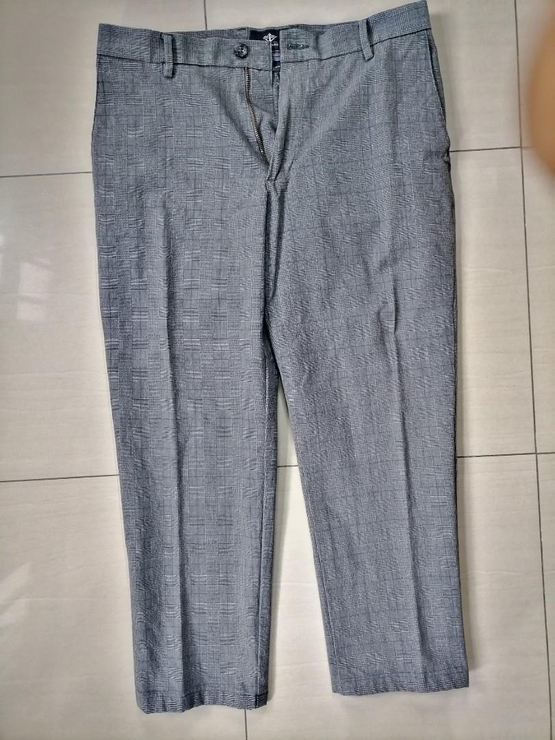 Dockers Slacks (Category: Activewear) located in Quezon City. Submitted by jongloyd (Listing ID 1143381205, Image 1). Description: Dockers Slacks Ankle Pants. Color : Gray Slick Checkered Waist: 31 Length : Sakto sa 5'2 or short person Price : Negotiable RFS: Nakatabaan dina nagagamit Nakatago nalang Well Used and never abused.