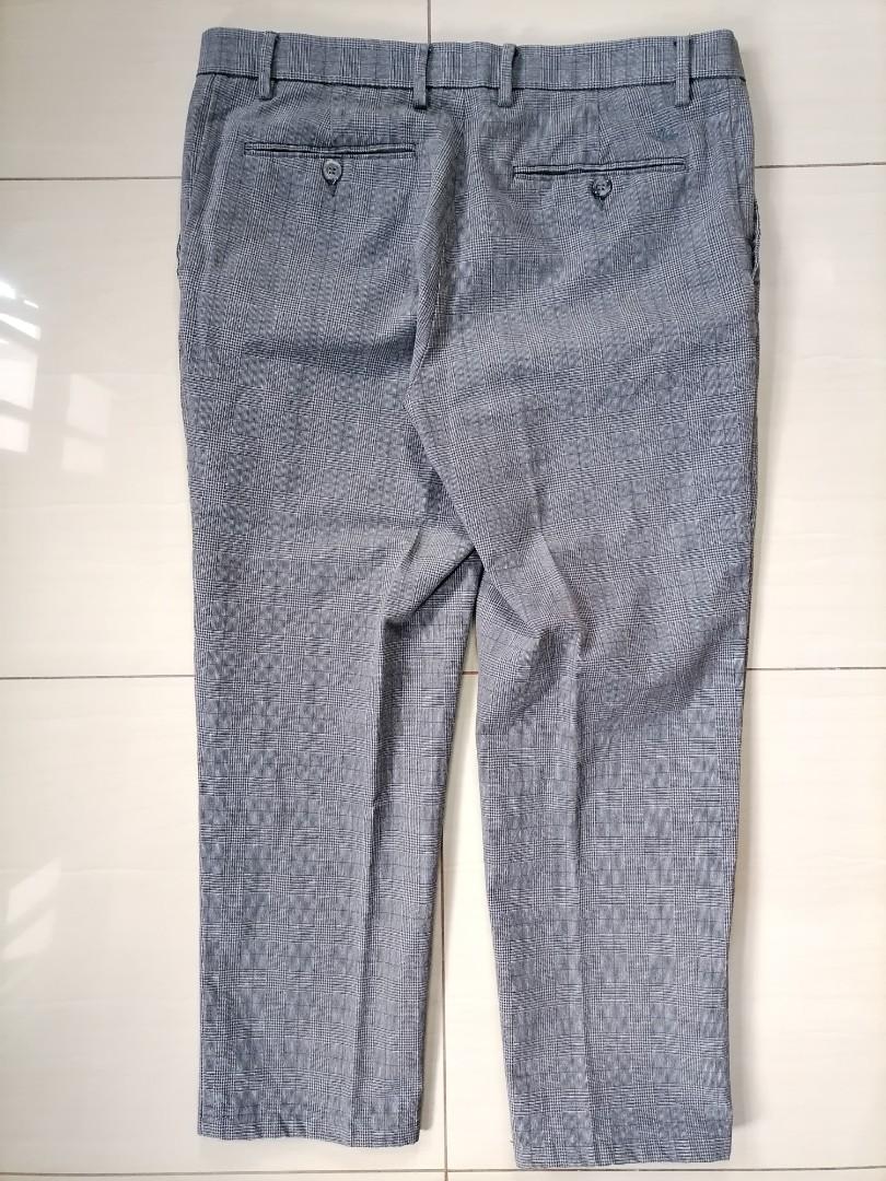 Dockers Slacks (Category: Activewear) located in Quezon City. Submitted by jongloyd (Listing ID 1143381205, Image 2). Description: Dockers Slacks Ankle Pants. Color : Gray Slick Checkered Waist: 31 Length : Sakto sa 5'2 or short person Price : Negotiable RFS: Nakatabaan dina nagagamit Nakatago nalang Well Used and never abused.