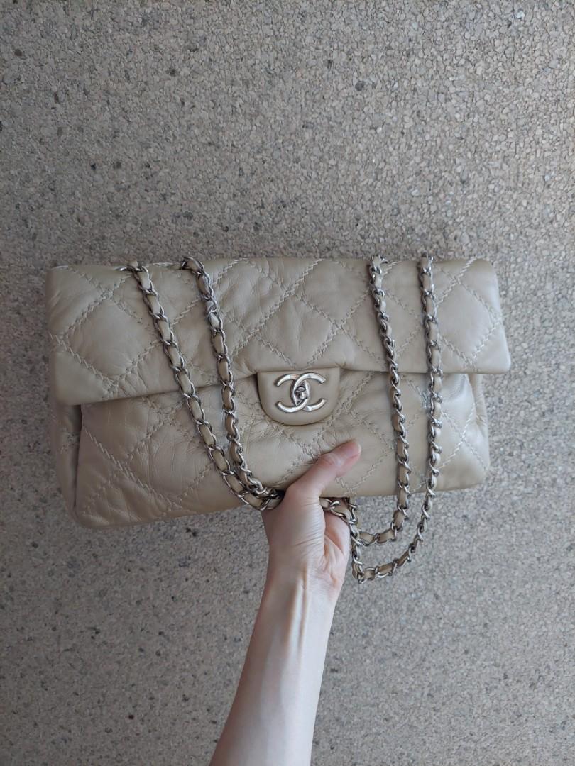 Good condition chanel flap bag in soft gold lambskin and silver hardware