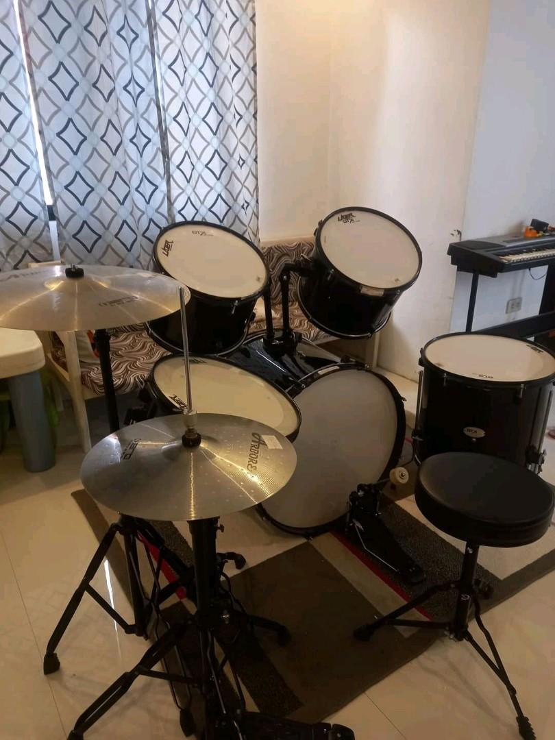 GTX Drum Set with 2 Arborea Cymbals, Hobbies & Toys, Music & Media