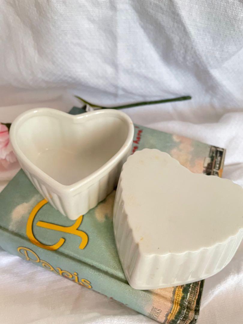 🇯🇵 Heart-shaped ramekins (white) (Category: Bakeware) located in Quezon City. Submitted by shopgood_mnl (Listing ID 1143379115, Image 3). Description: P120 each P200 take all #4theplanet.