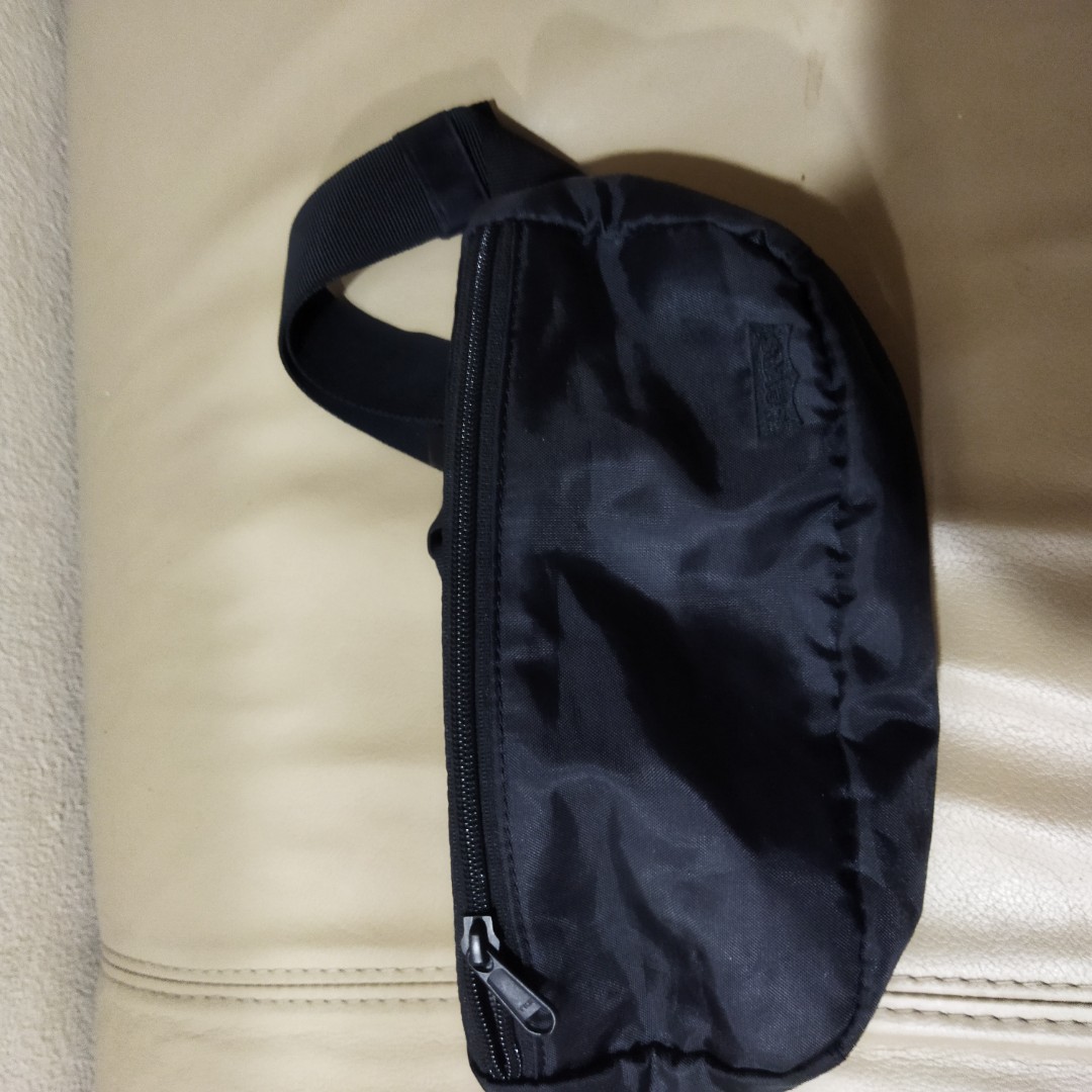 Levis hot sale pouch bag