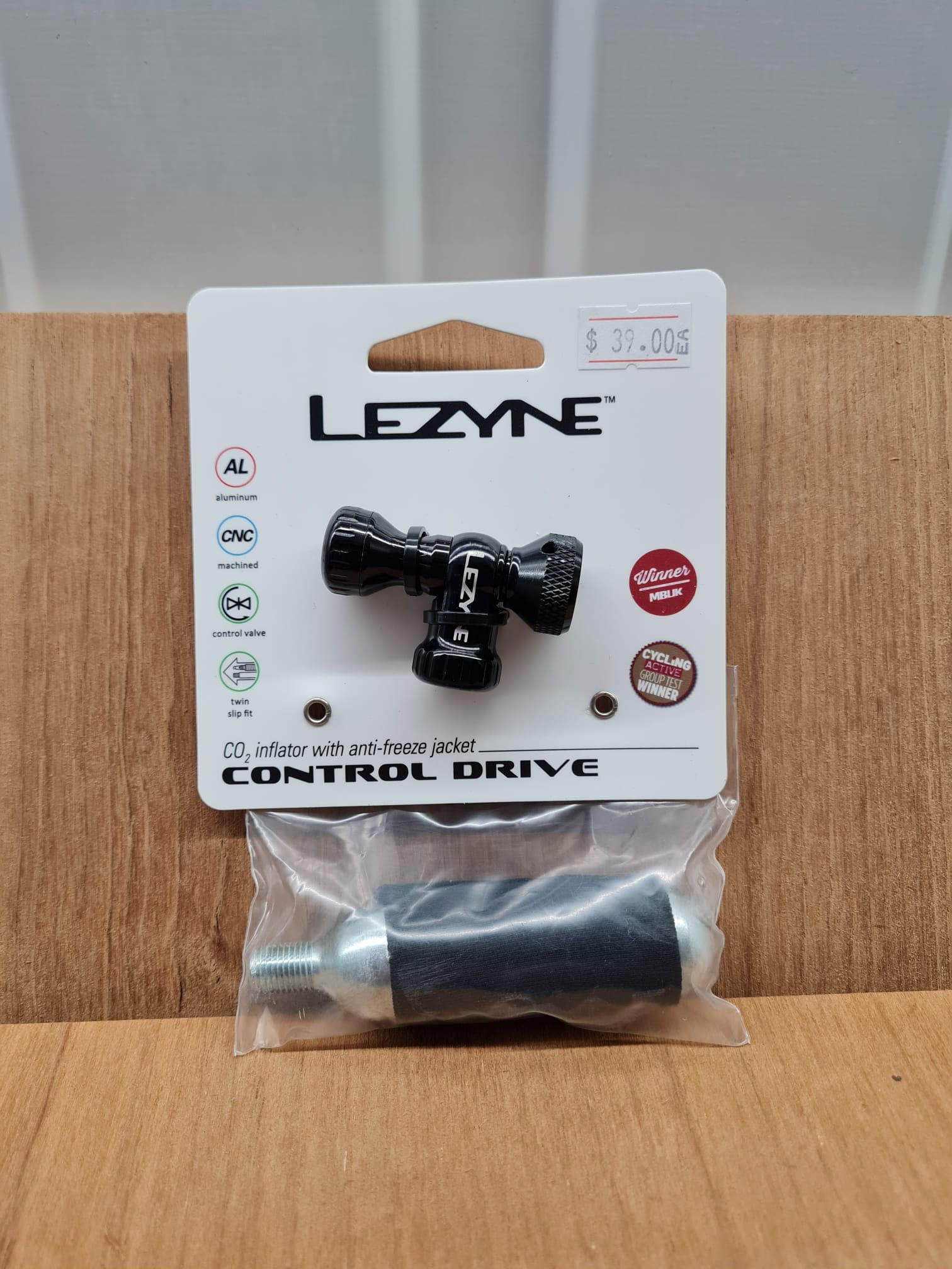 Lezyne Control Drive CO2 Inflator, Sports Equipment, Bicycles & Parts