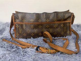 4128-7 Marine Monogram Canvas Popincourt PM Bag Condition: Used 8.5/10  Remarks: Used in excellent condition. Scuffs on corners. Minor…