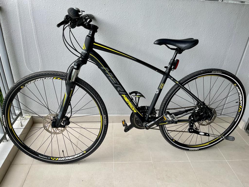 Merida Crossway 100 Hybrid bike Sports Equipment Bicycles