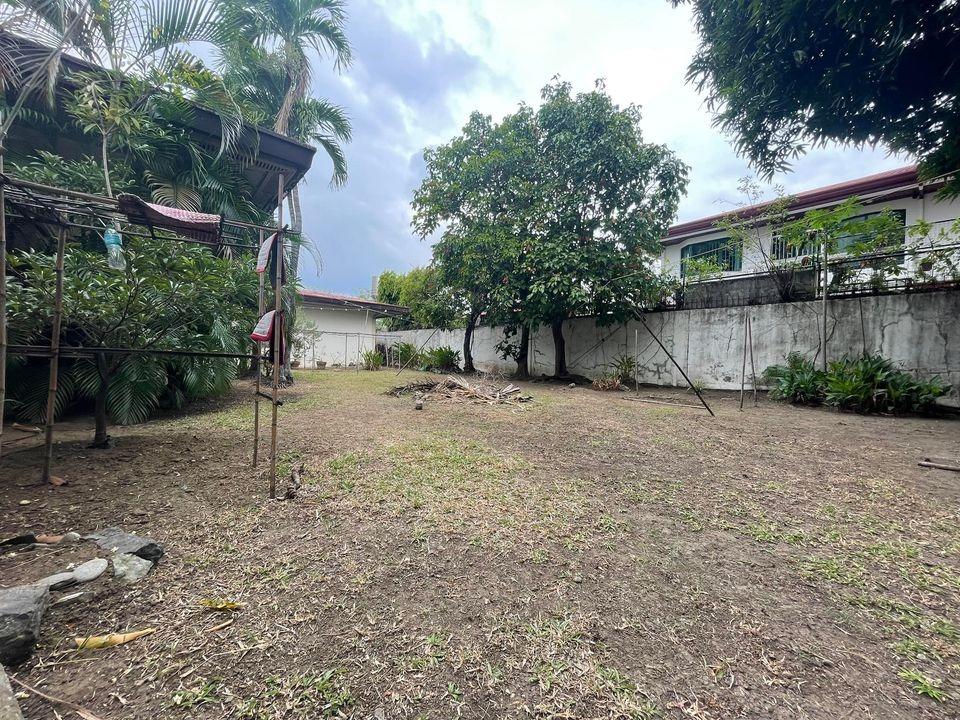 Merville Park Subdivision Combined Lots (w/ Old Bungalow House) For