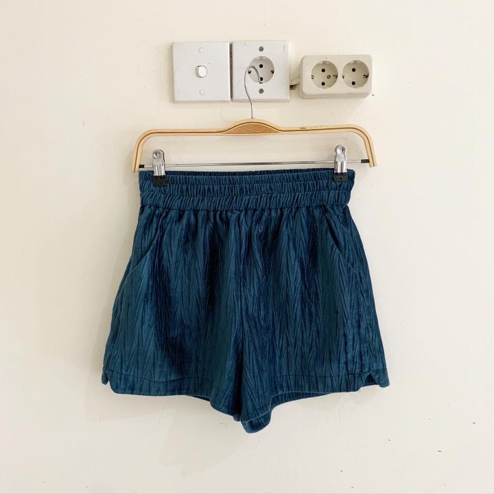 Navy velvet shorts, Fesyen Wanita 