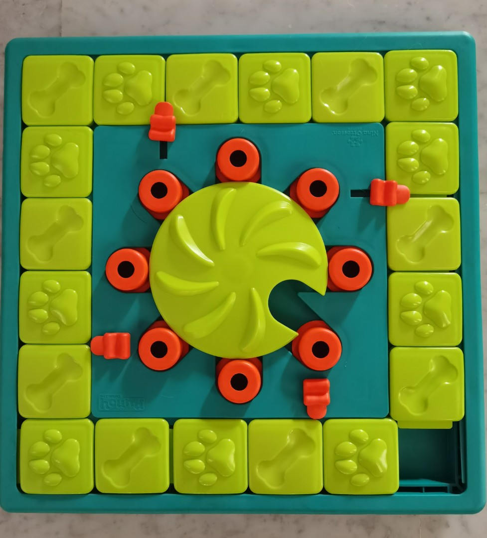 Nina Ottosson Dog MultiPuzzle, level 4 