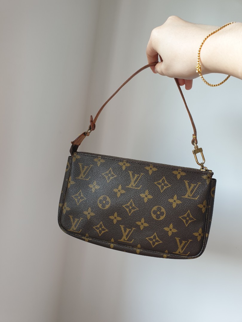 90's Vintage Louis Vuitton monogram handbag. Elegant and classic purse –  eNdApPi ***where you can find your favorite designer vintages..authentic,  affordable, and lovable.