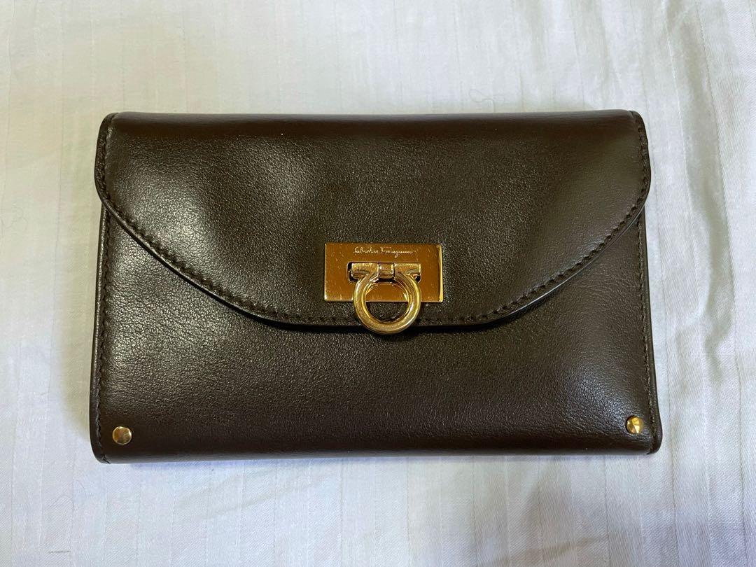 Salvatore Ferragamo Gancini Wallet (Category: Luxury Bags & Wallets) located in Cainta. Submitted by arideclutter (Listing ID 1143399902, Image 1). Description: Authentic Salvatore Ferragamo Wallet Unused, just kept in the box Color: Cacao / Dark Brown Calf Leather -- smells really good 😝 Has hairline scratches on front lock but barely noticeable Store price is Php 27,500.