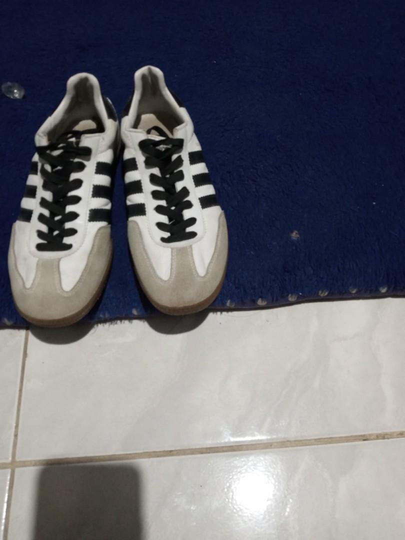 Harga sepatu adidas universal online