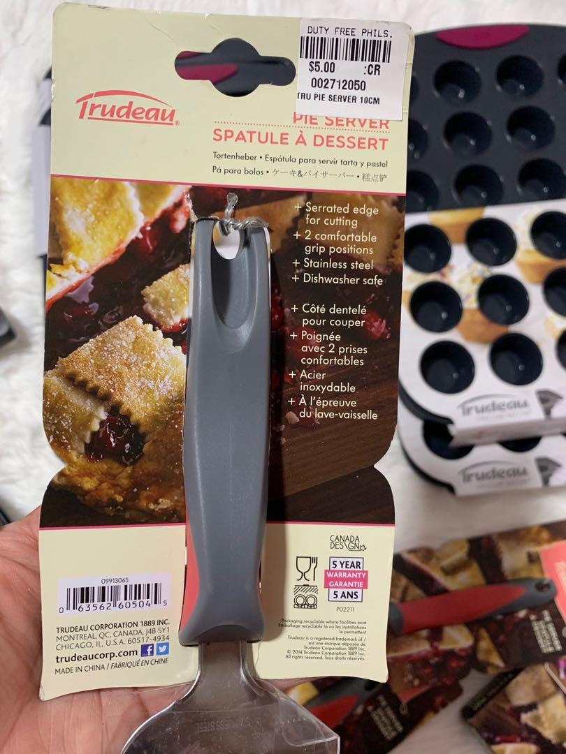 Spatula bake serving trudeau (Category: Bakeware) located in Paranaque City. Submitted by windowshopping0608 (Listing ID 1143483654, Image 2). Description: Original trudeau spatula cake serving.