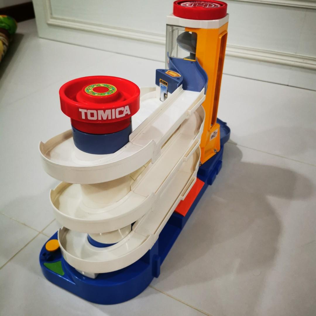 Takara Tomy Tomica Garage Set, Hobbies & Toys, Toys & Games on Carousell