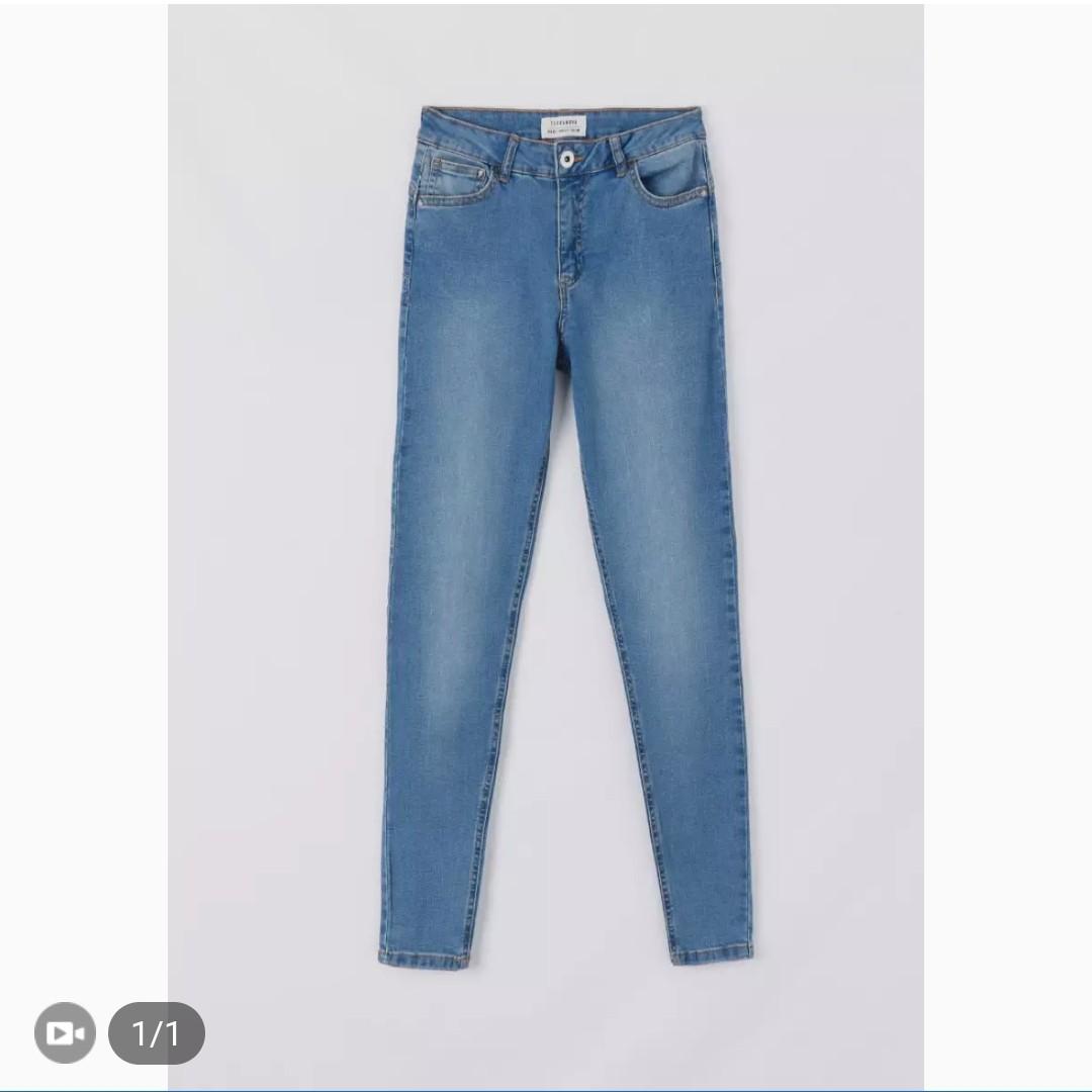 Terranova Push-up Jeans, Women's Fashion, Bottoms, Jeans on Carousell