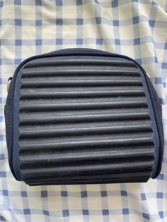 Anti-collision and anti-shatter hard shell side bag64229339831811110