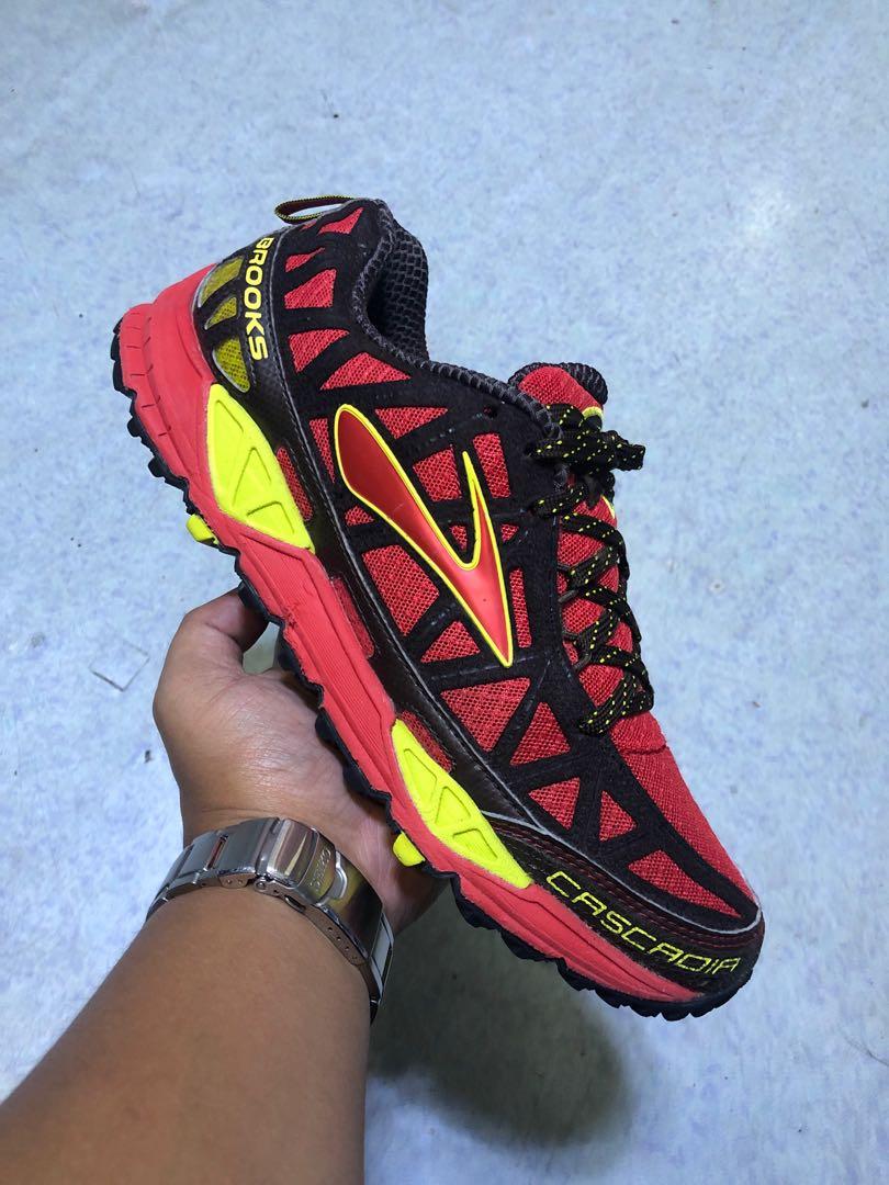 Brooks Cascadia 8 Men s Trail Running Shoes 9 US Men s Fashion Footwear Sneakers on Carousell
