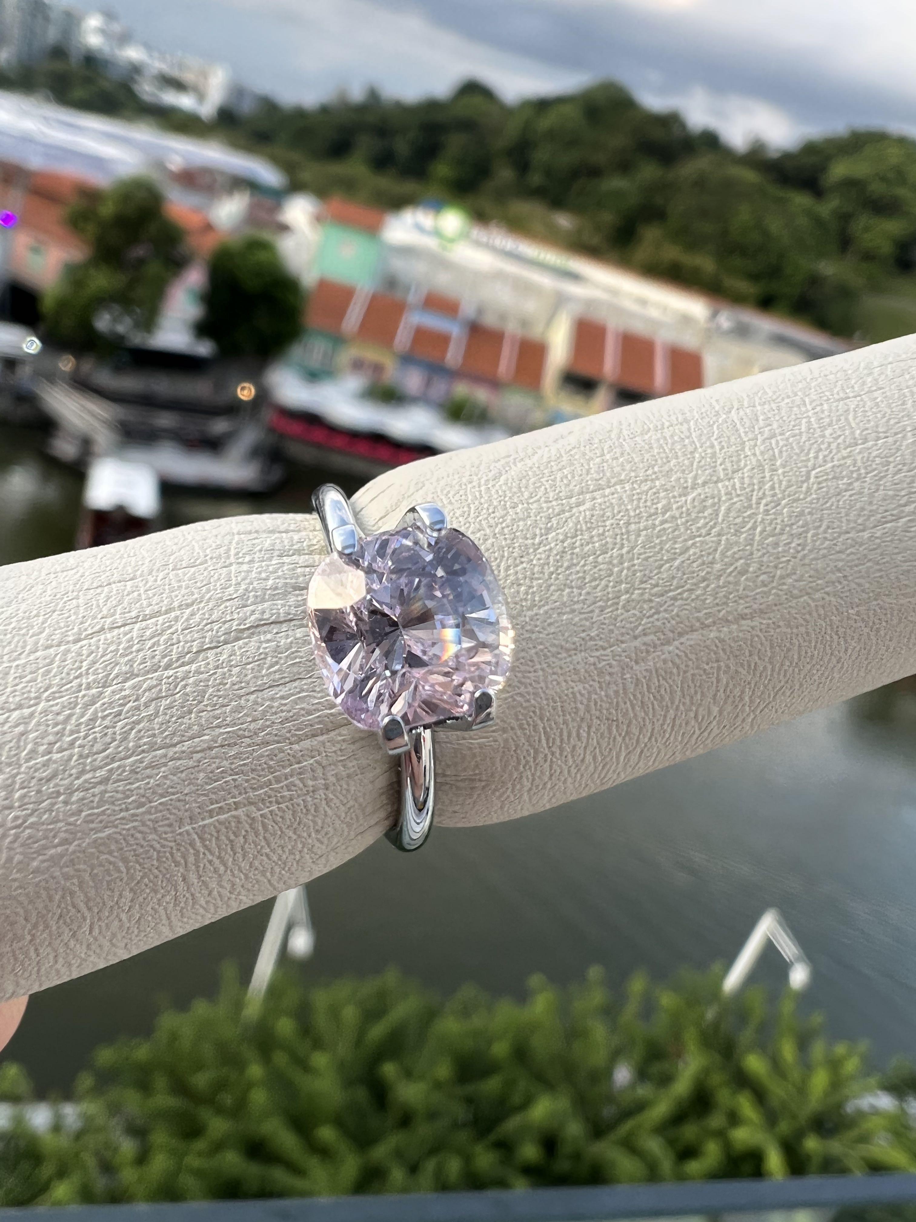 Bubblegum pink sapphire, Women's Fashion, Jewelry Organisers