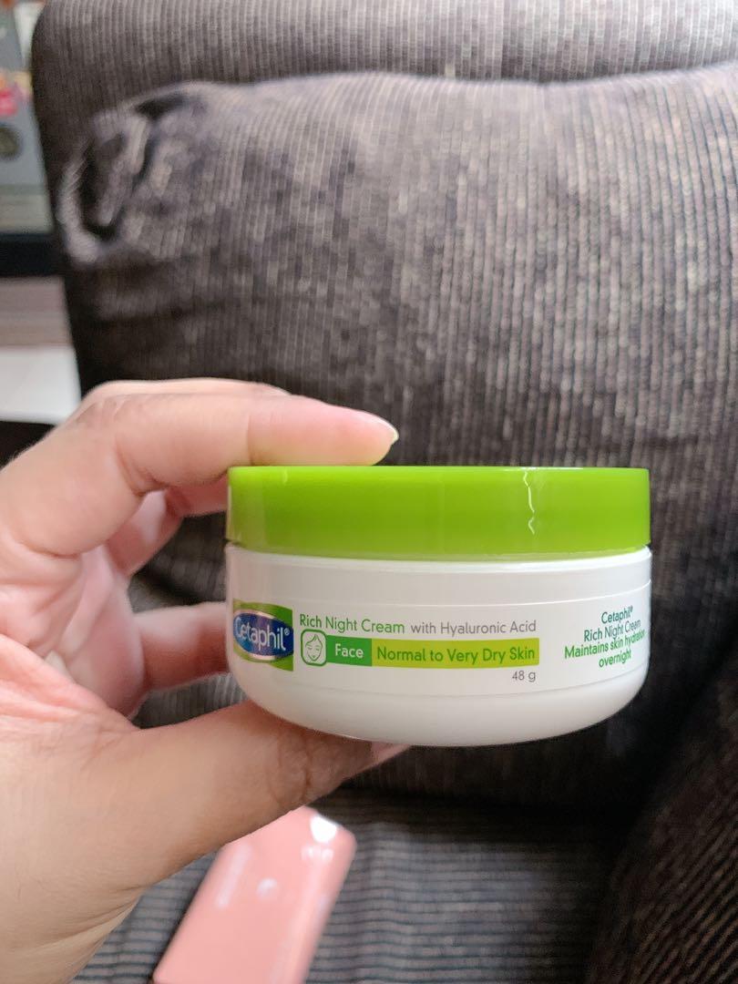 Cetaphil (Category: Face Care) located in Malabon City. Submitted by akbeautique (Listing ID 1143511898, Image 3). Description: Cetaphil night cream with hyaluronic acid Bought for P663 Cetaphil daily facial moisturizer SPF 15 bought for P849 Get this bundle for only P850 only! Used the set for 3x only. Perfect for those who wants to Try it out first. Mas tipid kayo :) .