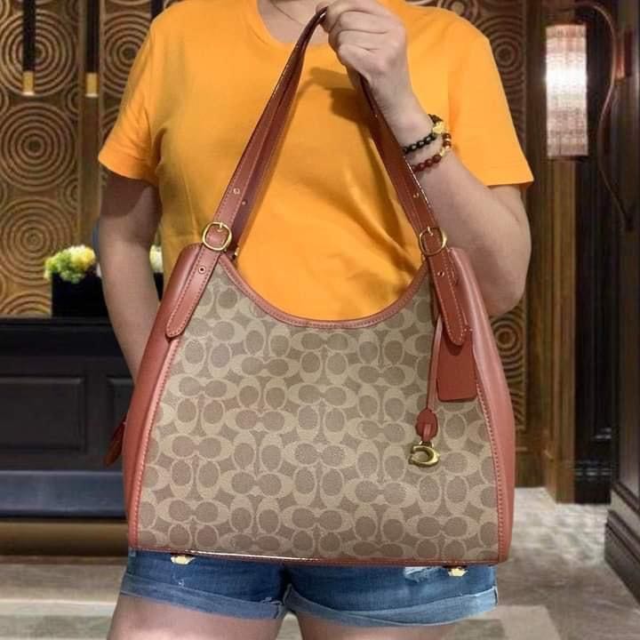 Coach Lori Shoulder Bag in Signature Canvas, Women's Fashion, Bags &  Wallets, Tote Bags on Carousell