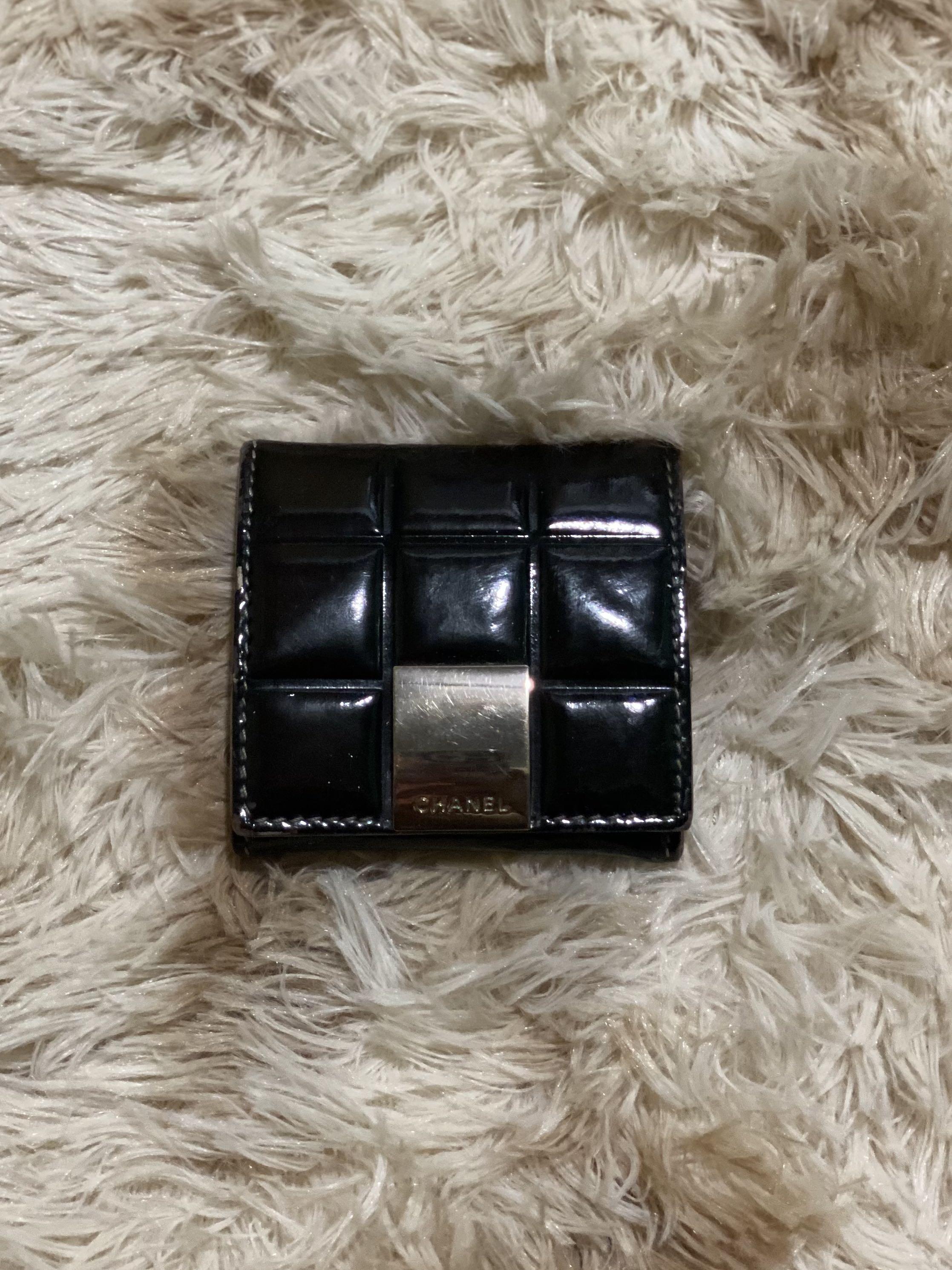 Coin Purse (Category: Luxury Bags & Wallets) located in Manila. Submitted by personal.preloved (Listing ID 1109790592, Image 1). Description: Chanel patent coin purse Recolored Issues are shown in the photos No inclusions.