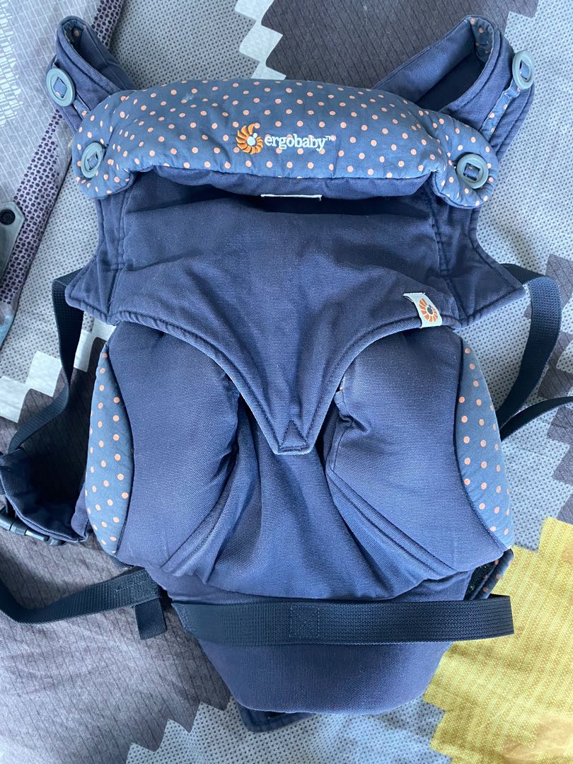Ergo Baby 360 Carrier, Babies & Kids, Going Out, Carriers & Slings on