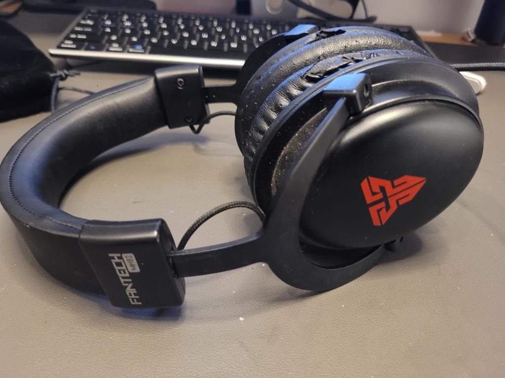 Fantech echo mh82 gaming headset top