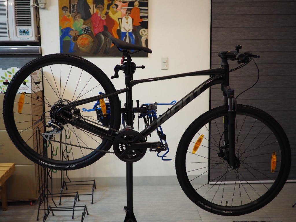 Giant Roam Disc 3 2022 Hybrid Bike Sports Equipment Bicycles