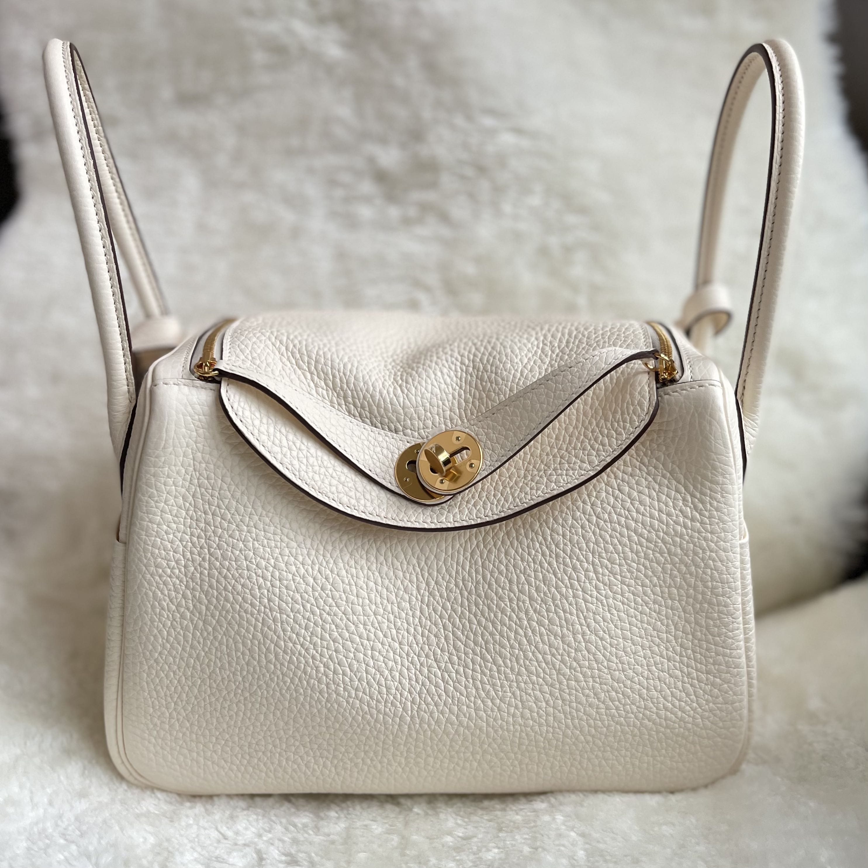 Hermes Lindy bag 26 Nata Clemence leather Gold hardware