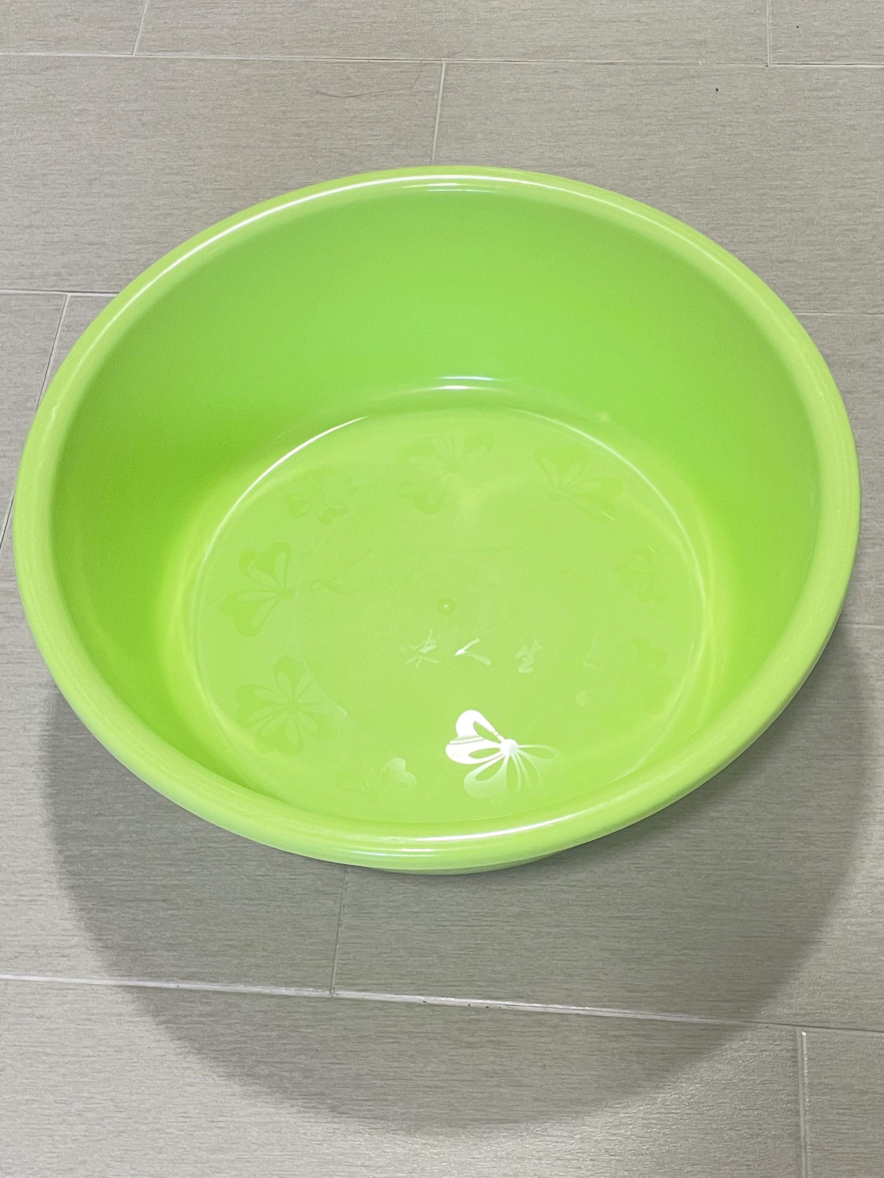 Plastic Large Tub/ Large Basin, Furniture & Home Living, Cleaning