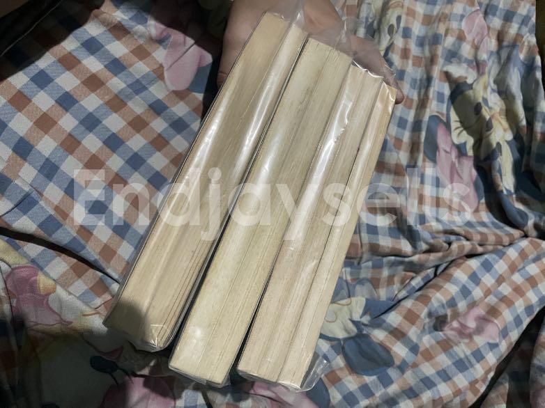Lauren Oliver Delirium bookset (Category: Storybooks) located in Manila. Submitted by schwarger (Listing ID 1141700255, Image 2). Description: *Tanning pages because it is old. *no writings or highlights Rfs: moving out need to declutter..