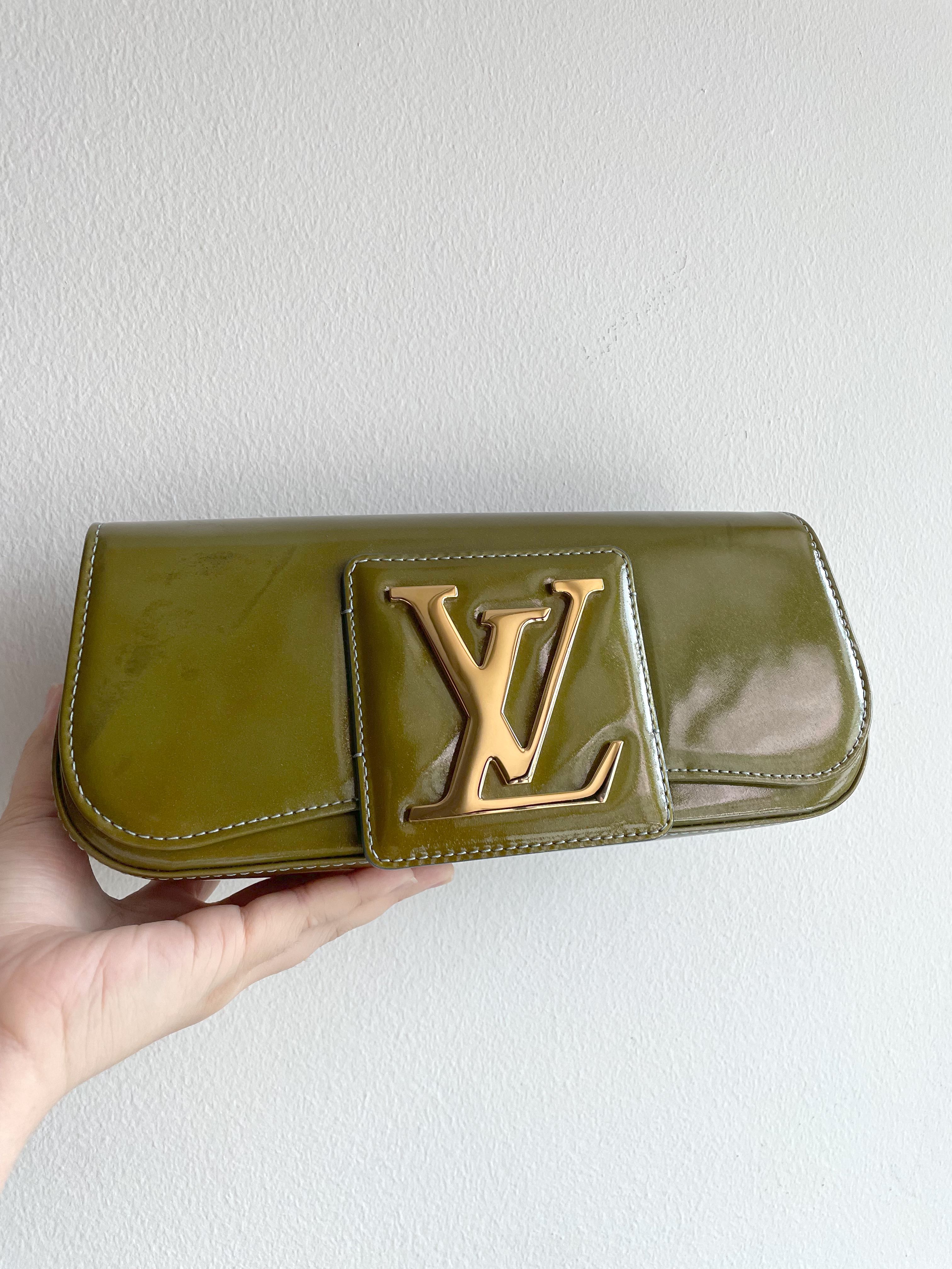 Louis Vuitton - Authenticated Sobe Clutch Bag - Patent Leather Green for Women, Good Condition
