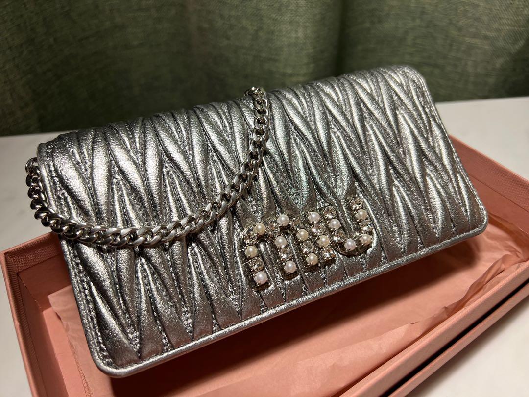 Miu miu wallet on chain deals