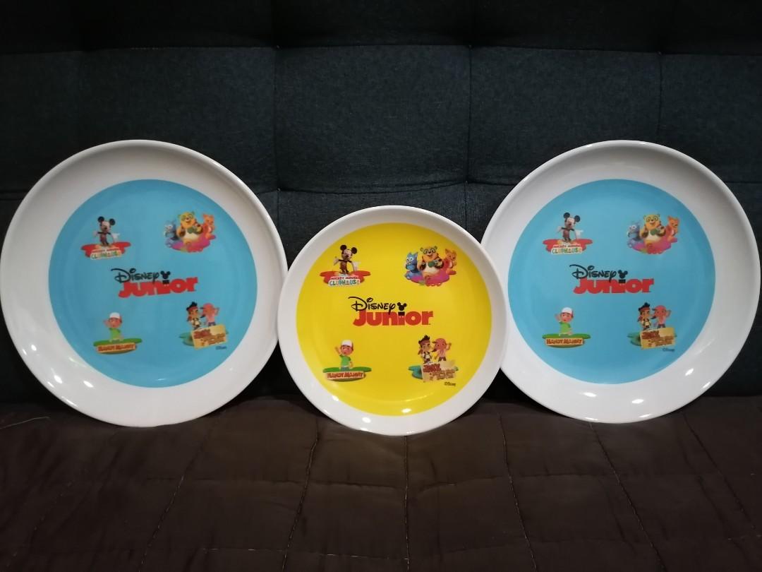 Original Disney Picnic Set Bag (Category: Weaning & Toddler Feeding) located in Quezon City. Submitted by mionepreloved (Listing ID 1143560706, Image 2). Description: Original Disney Picnic Set Bag From Disney Singapore Includes: ▪️1pc. Insulated Picnic Bag ▪️2pc. Big Plate ▪️1pc. Small Plate ▪️2 pairs of Big Spoon & Fork ▪️1 pair of Small Spoon & Fork ▪️1 pc. Small Fork ▪️3 pcs. Cups Flaws: Indicated in the pics.