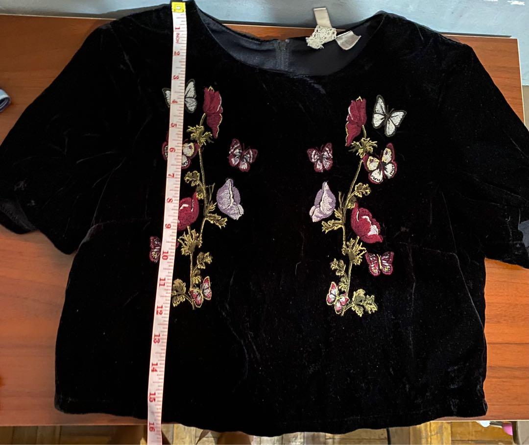 Preloved H&M Crop Tops (Category: Shirts) located in Antipolo. Submitted by mac189 (Listing ID 1143593545, Image 2). Description: 100 each. See pic for measurements. Mostly medium. BLACK TOP RESERVED.