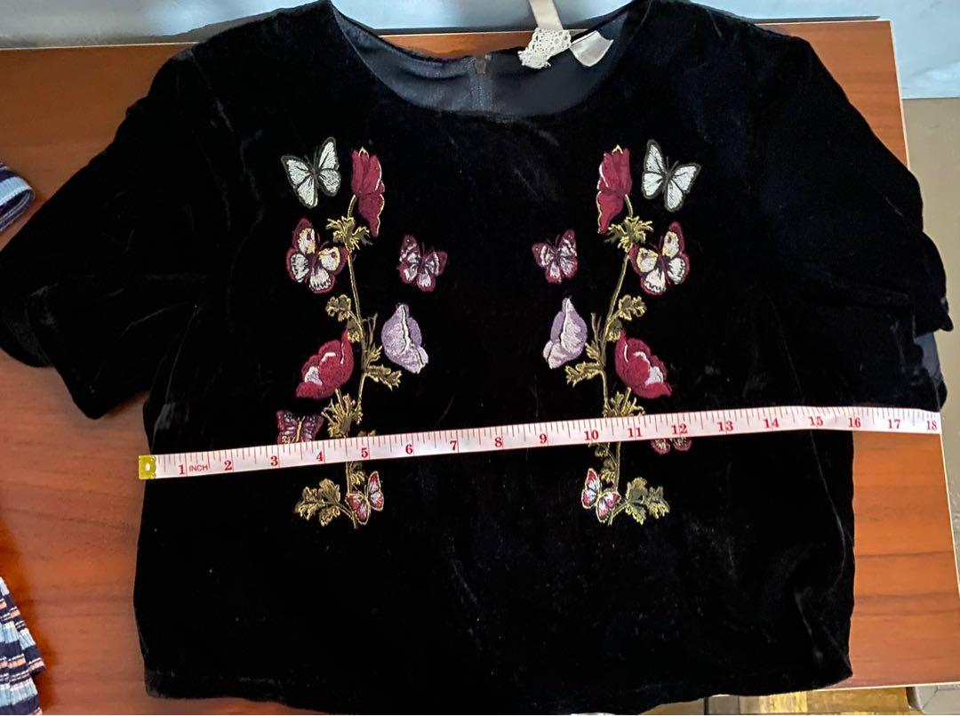 Preloved H&M Crop Tops (Category: Shirts) located in Antipolo. Submitted by mac189 (Listing ID 1143593545, Image 3). Description: 100 each. See pic for measurements. Mostly medium. BLACK TOP RESERVED.