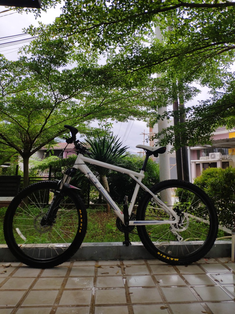 Sepeda MTB GT Avalanche 26