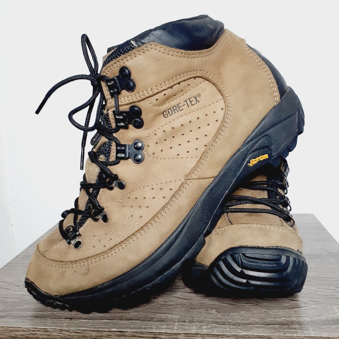 SHIMANO MT90 GORE-TEX, Men's Fashion, Activewear on Carousell
